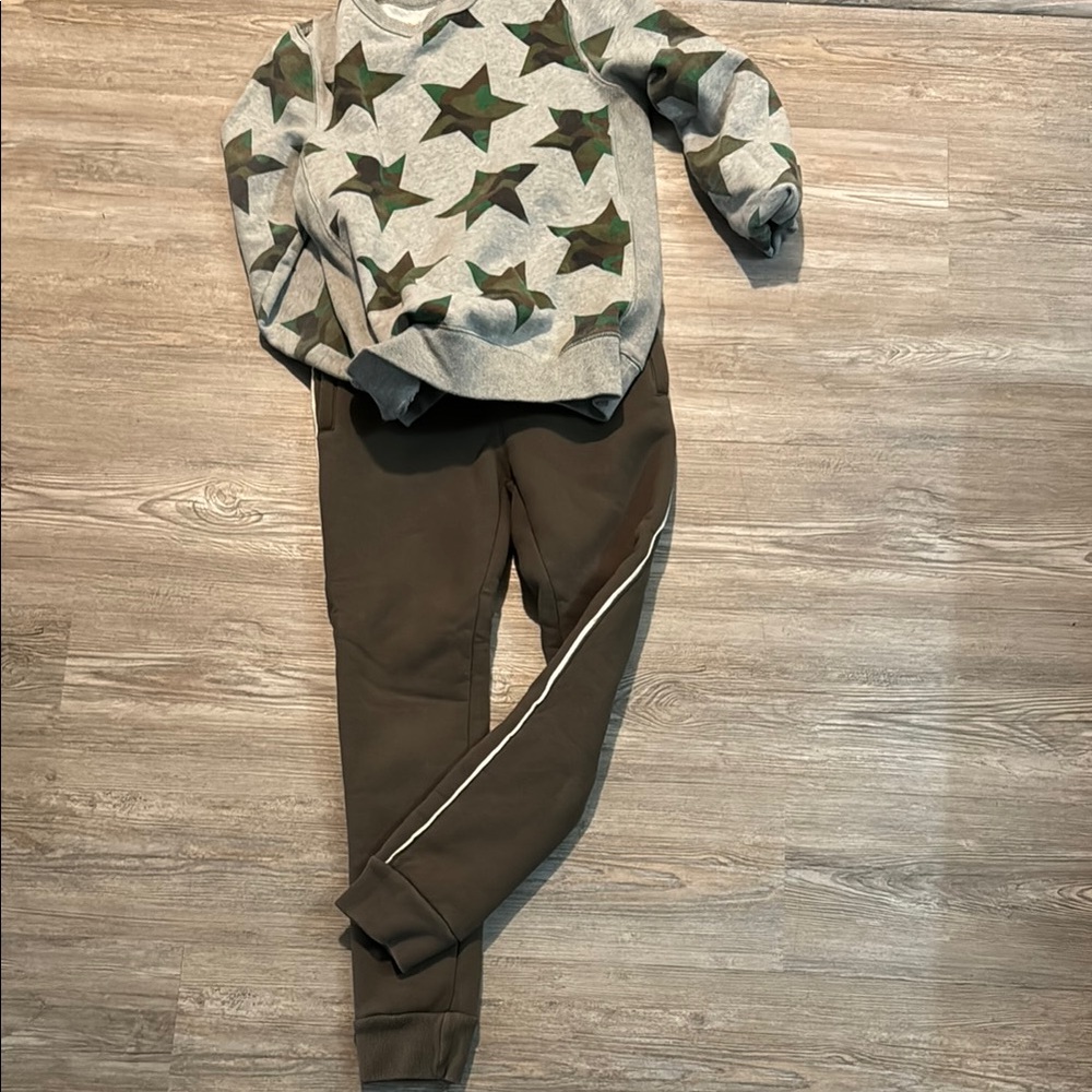 Mini Boden Star Patterned Sweatshirt and Joggers Set